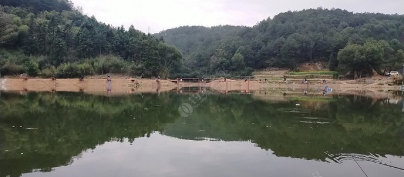 江山启坞垄水库垂钓园照片