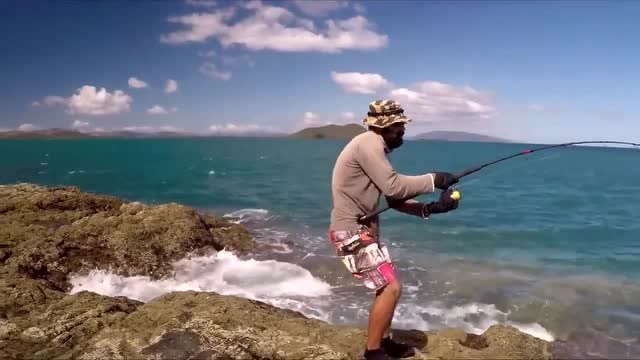 【视频】海边钓鱼非常考验体力！_视频封面