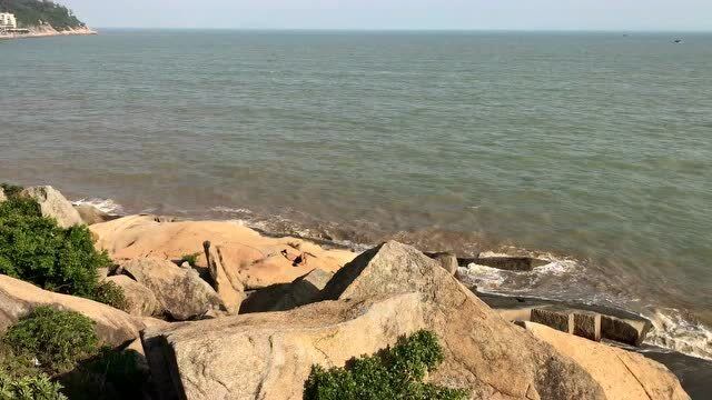 【视频】澳门的海边太漂亮了，干净的海水，有人在钓鱼_视频封面
