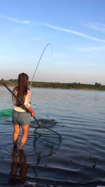 【视频】钓鱼这是好地方，海竿钓鱼可以这样做，拉竿方式都与众不同_视频封面
